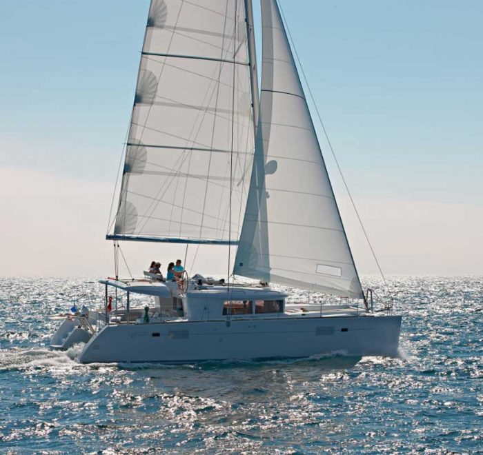 Caliente_Lagoon_450_Fly_Sailing_2